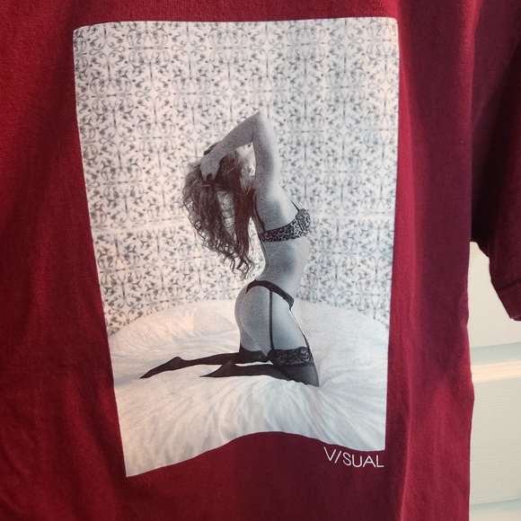 Visual by Van Styles Men's Medium Red Maroon Nicole Heartbreaker Model Tee Shirt - Picture 3 of 7